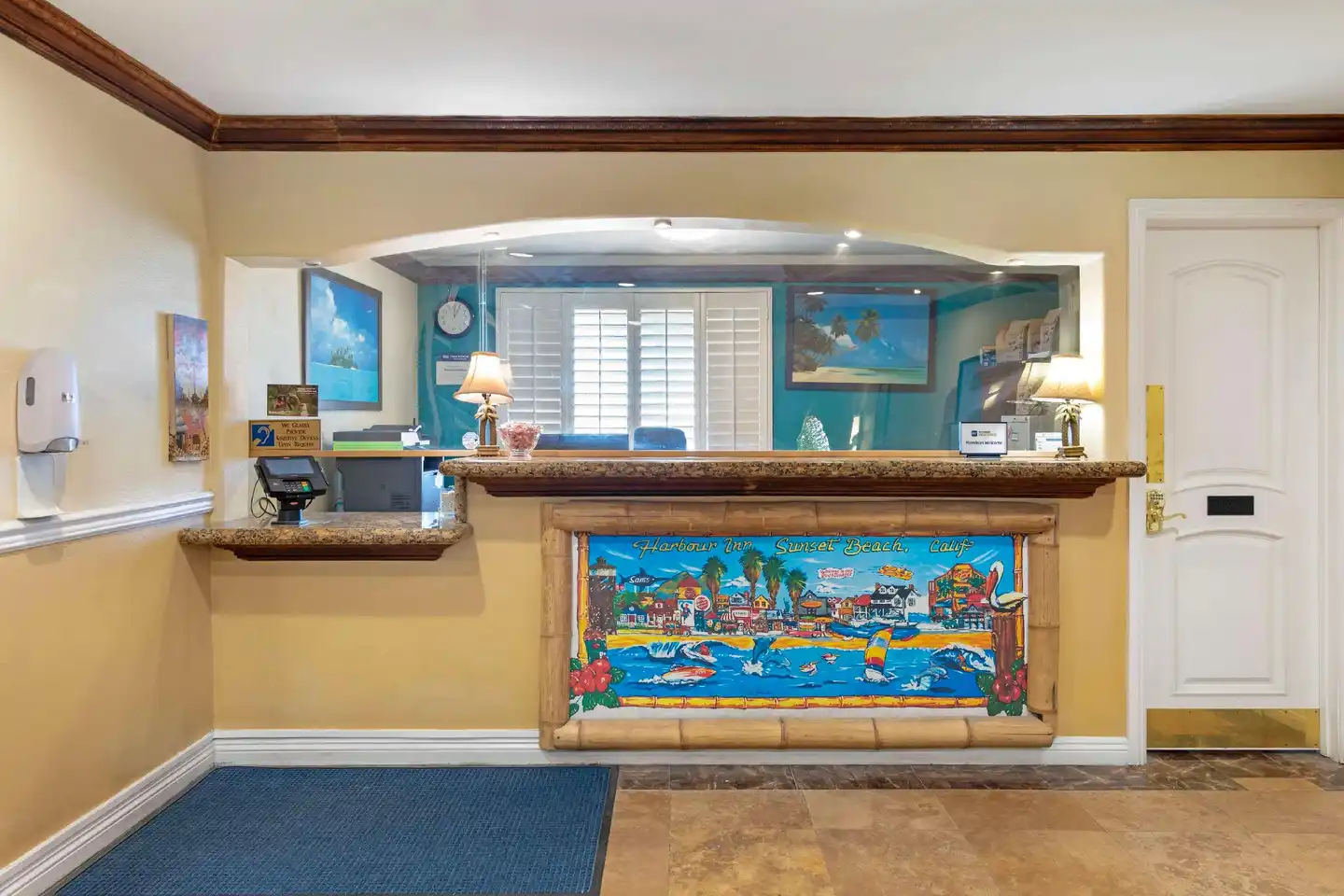 Best Western Harbour Inn & Suites Huntington - Sunset Beach Bar