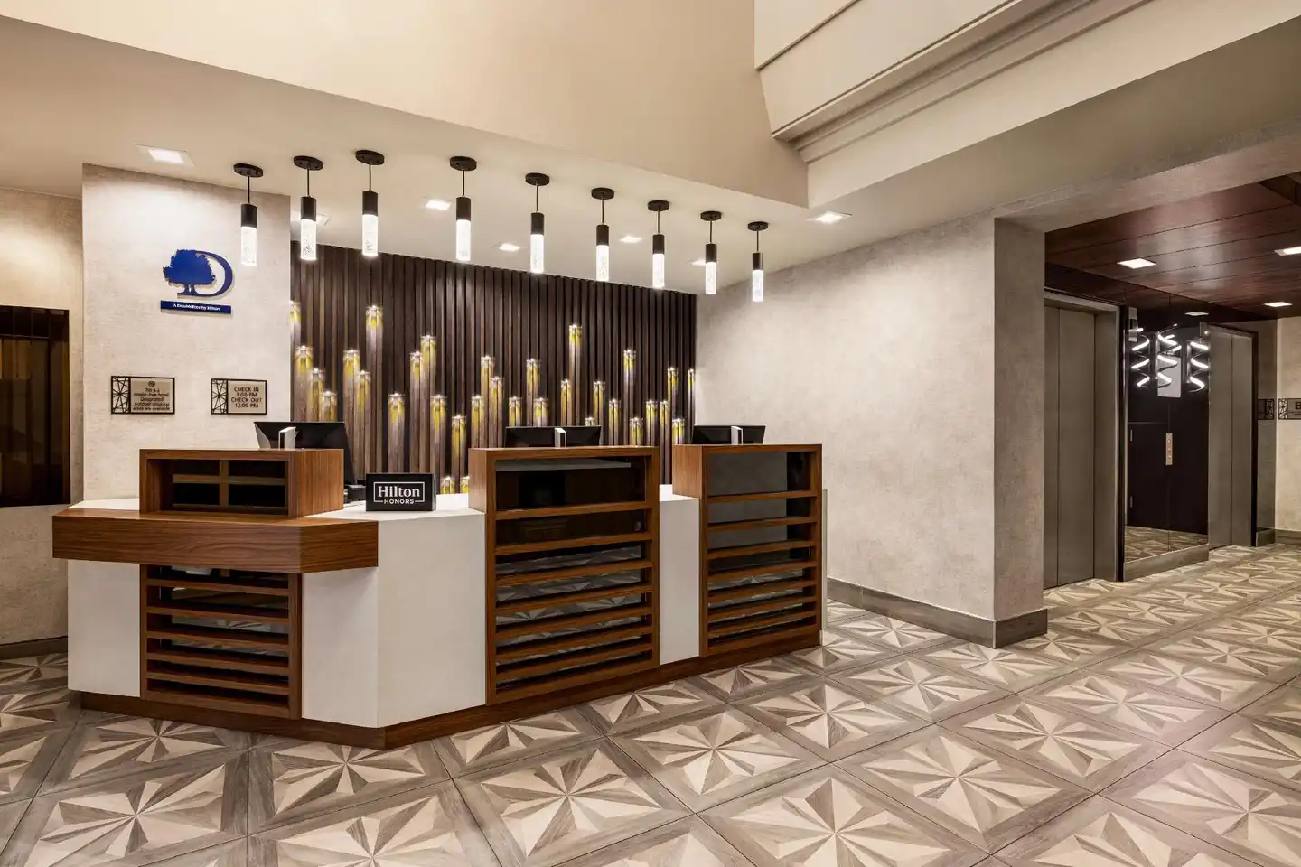 DoubleTree by Hilton New York Midtown Fifth Ave Lobby