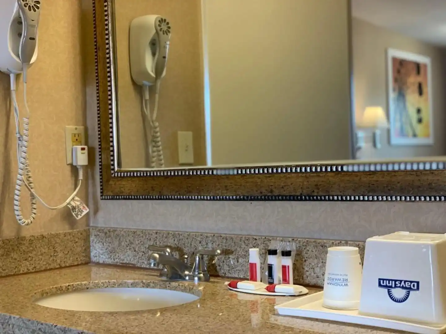 Days Inn by Wyndham Alhambra CA Badezimmer