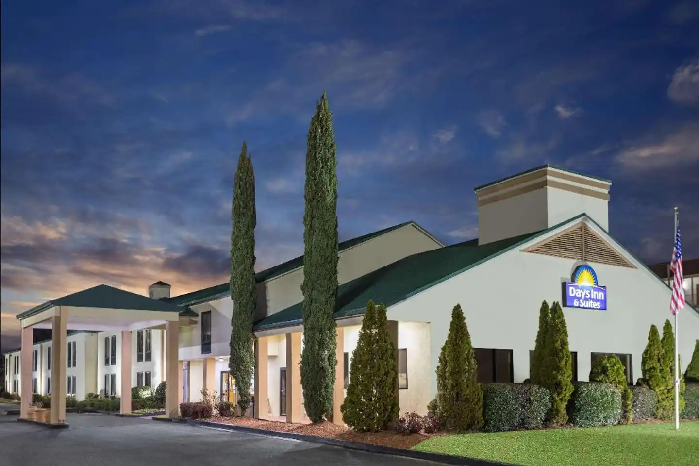 Days Inn & Suites by Wyndham Norcross Aussenansicht