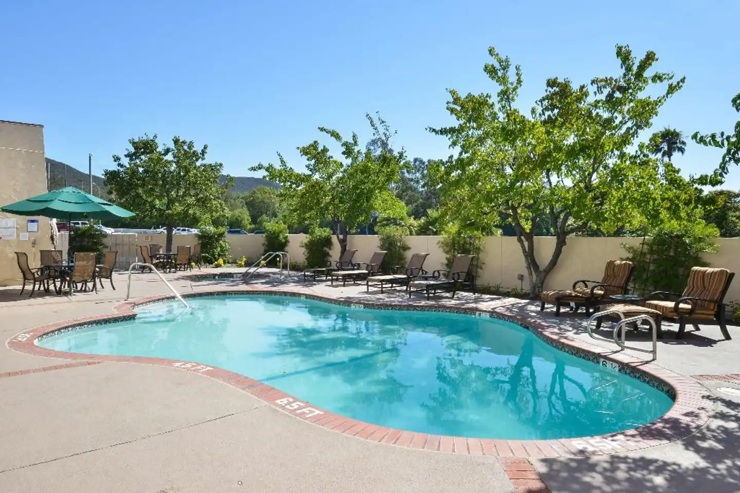 Best Western Plus Thousand Oaks Inn Pool