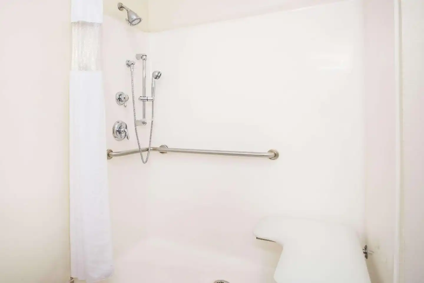 Baymont Inn and Suites Savannah South Badezimmer