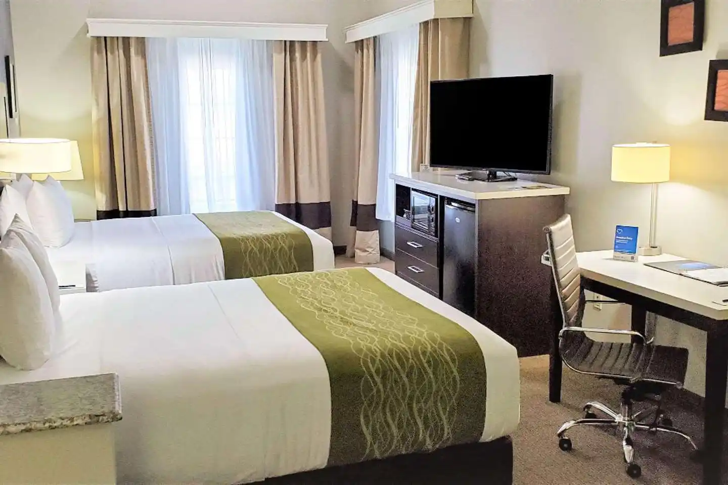Comfort Inn & Suites Near Universal - North Hollywood - Burbank Wohnbeispiel