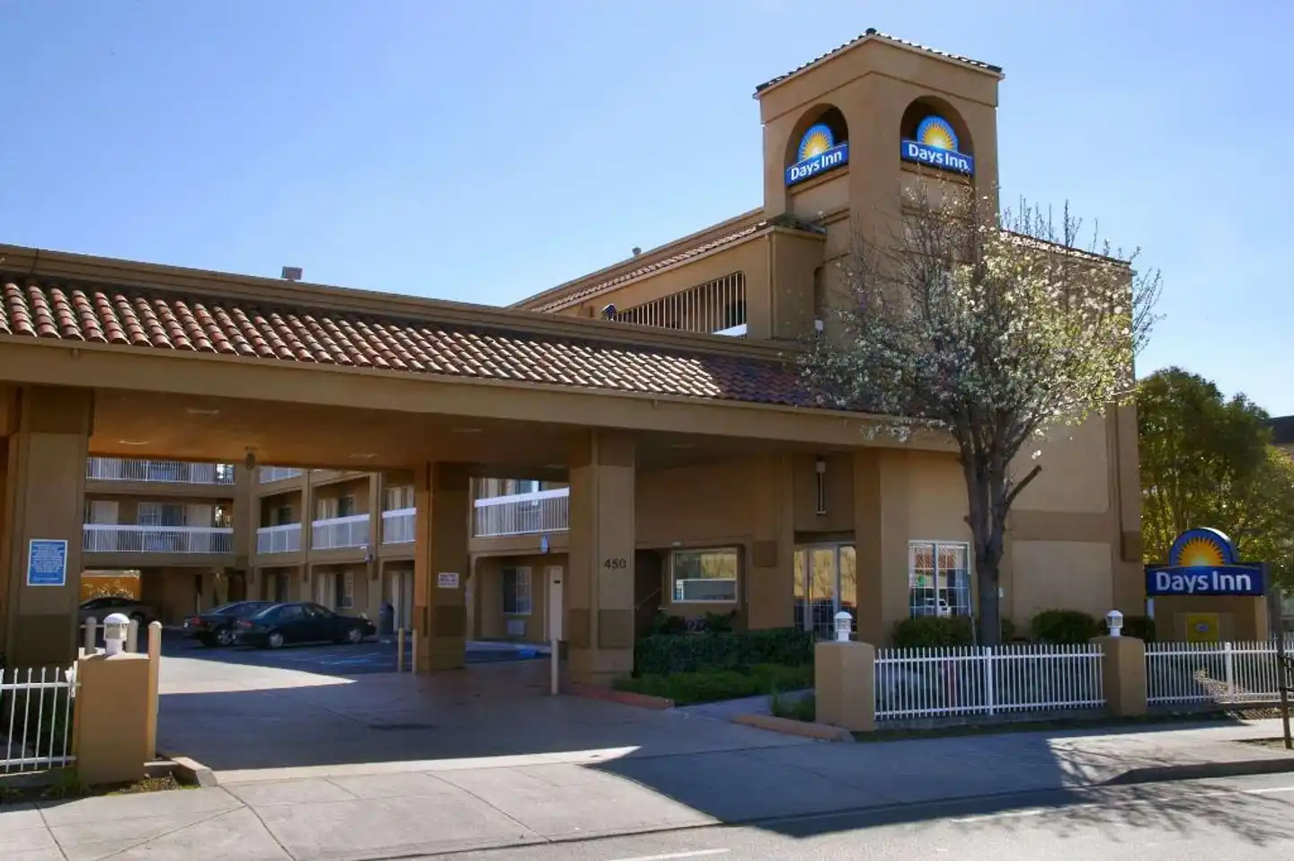 Days Inn by Wyndham Hayward Airport Aussenansicht