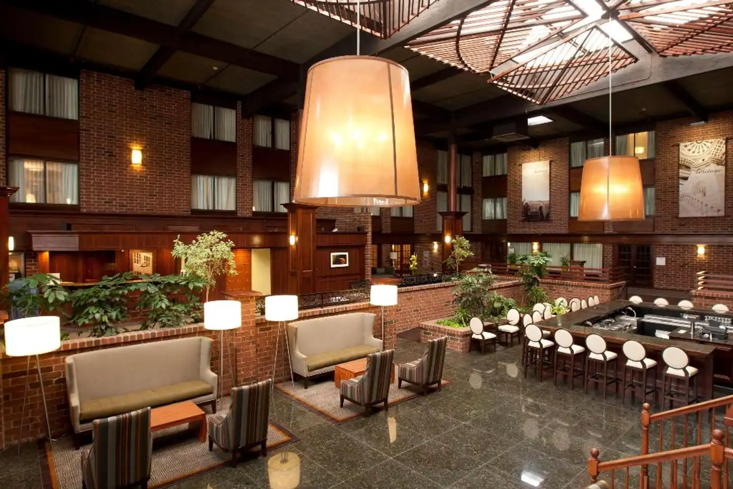 Best Western Premier The Central Hotel & Conference Center Bar