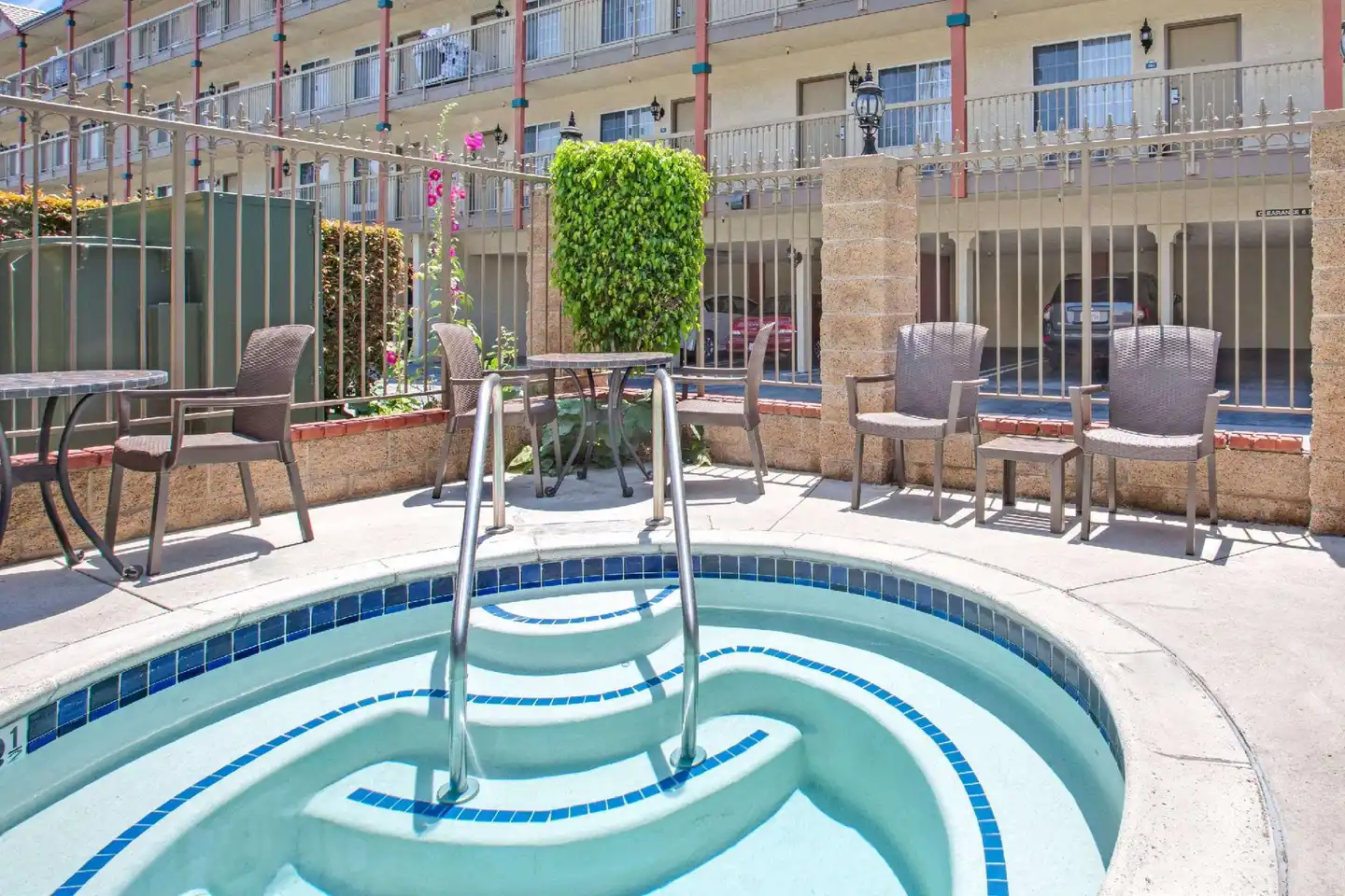 Days Inn by Wyndham Los Angeles LAX/Redondo & Manhattan Bch Pool