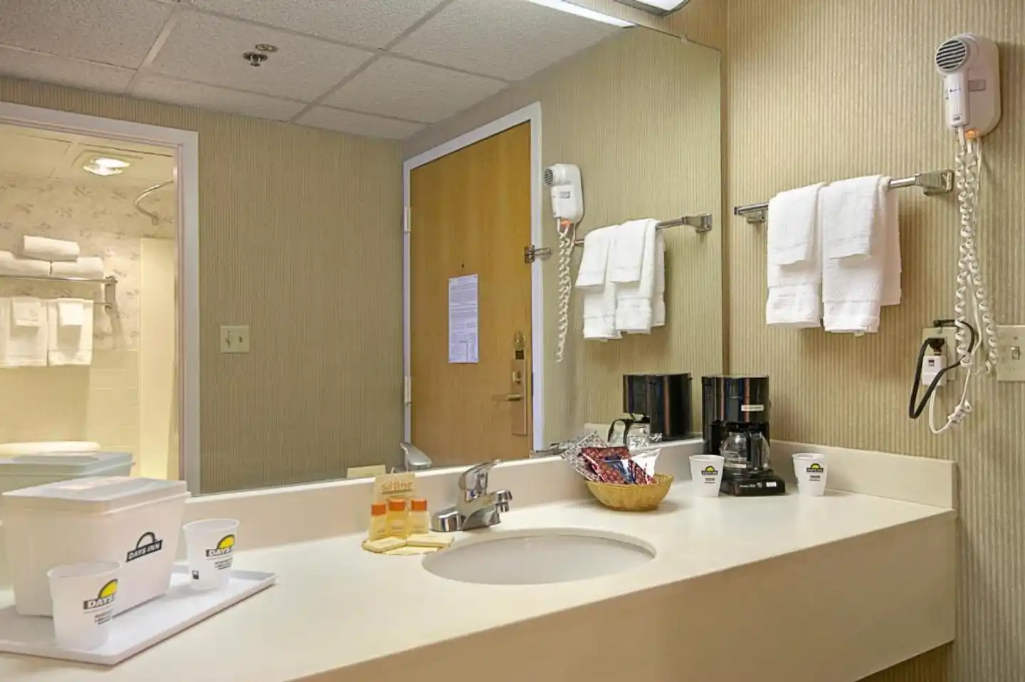 Days Inn by Wyndham Reading Wyomissing Badezimmer