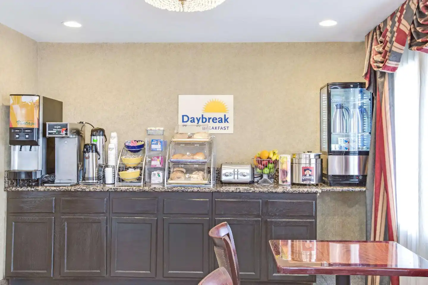 Days Inn by Wyndham Los Angeles LAX/Redondo & Manhattan Bch Lobby