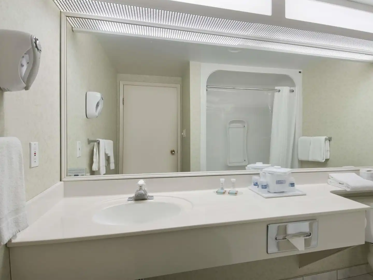 Travelodge by Wyndham Winnipeg East Badezimmer