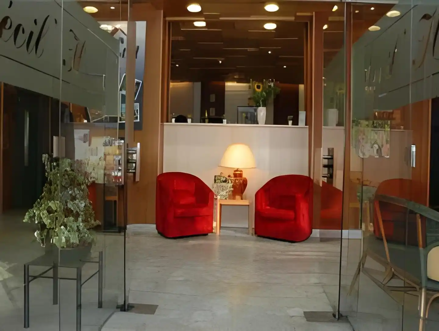 Cecil' hotel Lobby