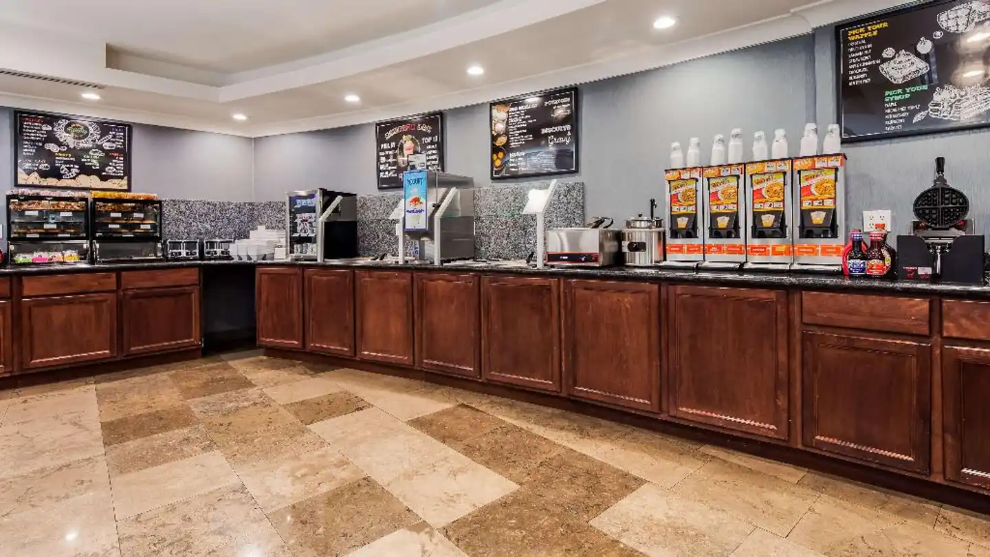Best Western PLUS Avita Suites Lobby