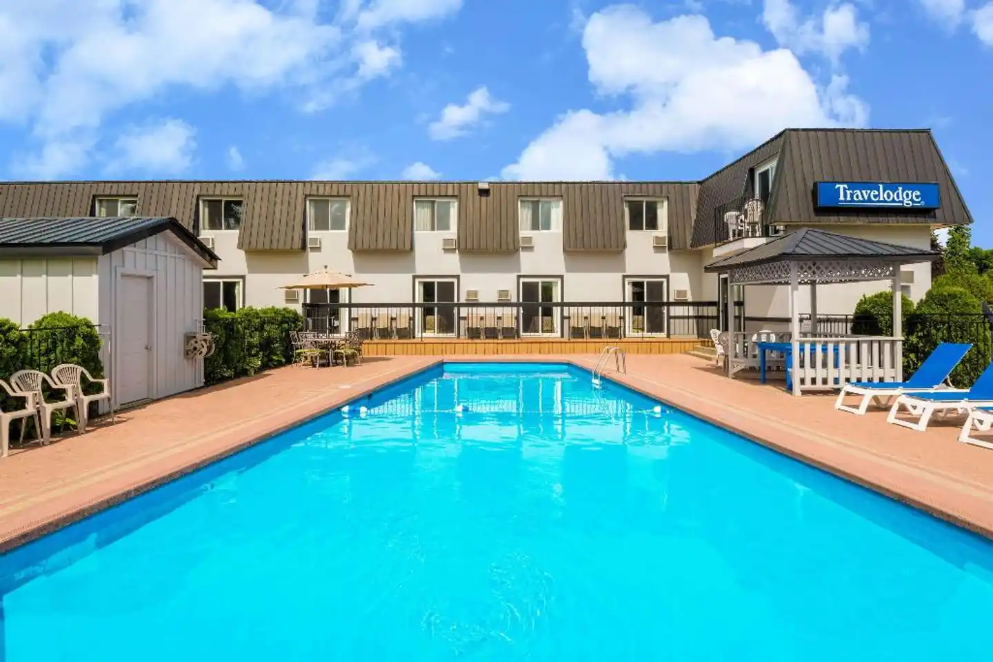 Travelodge Gananoque Pool