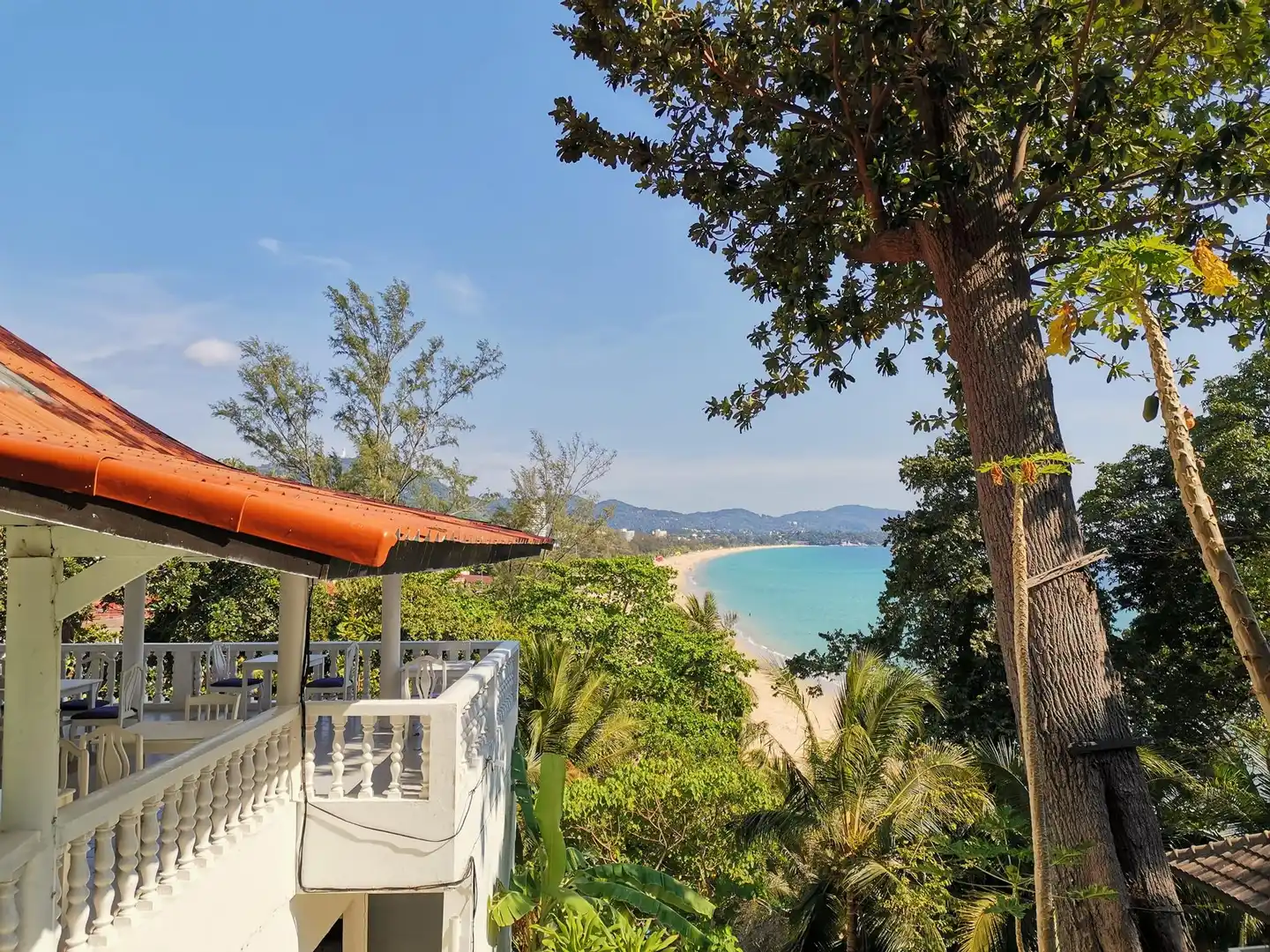 On The Hill Karon Resort Terrasse