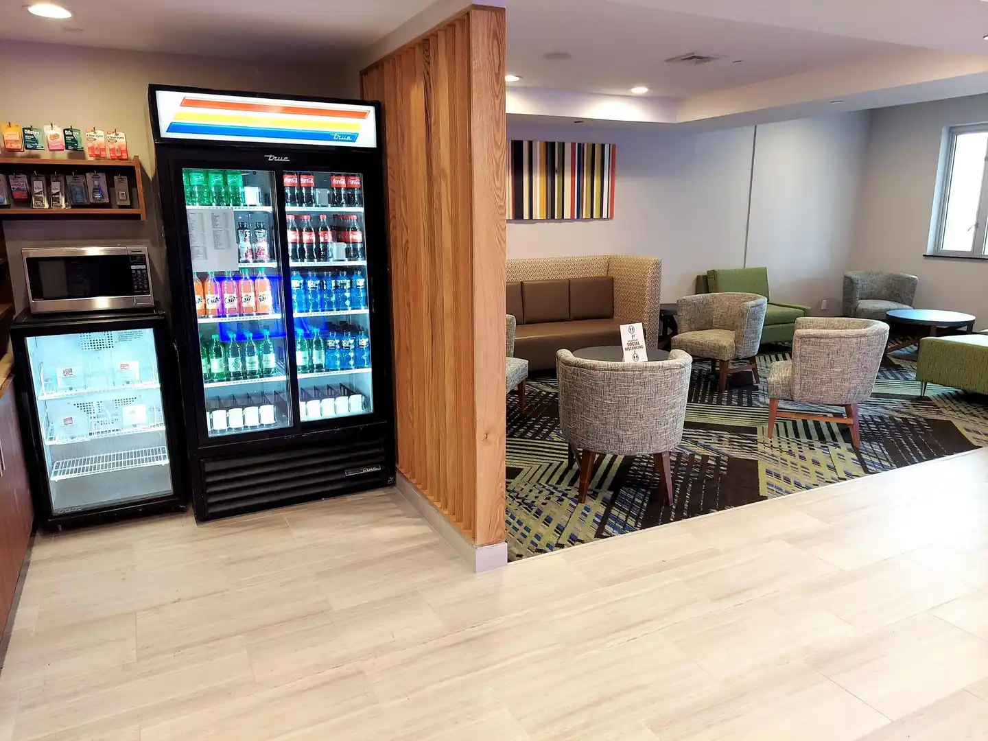 Holiday Inn Express Queens - Maspeth Bar