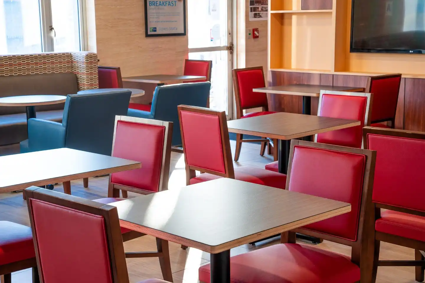 Holiday Inn Express Queens - Maspeth Lobby