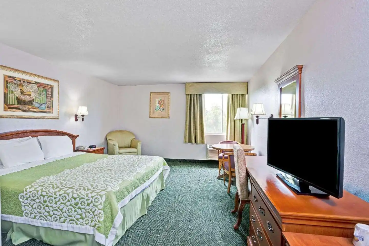 Days Inn & Suites by Wyndham Fullerton Wohnbeispiel