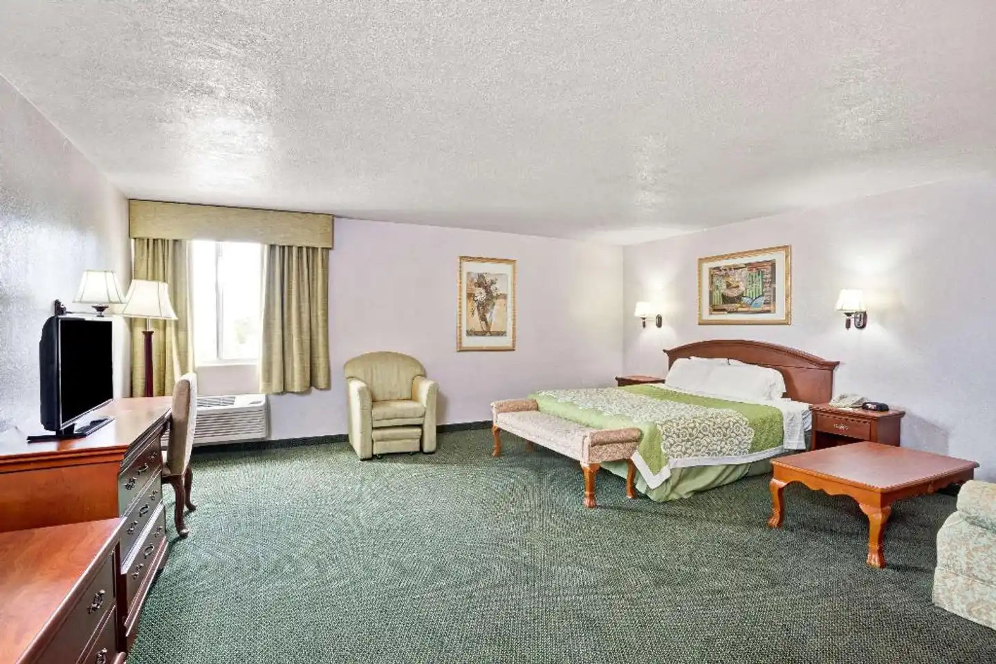 Days Inn & Suites by Wyndham Fullerton Wohnbeispiel