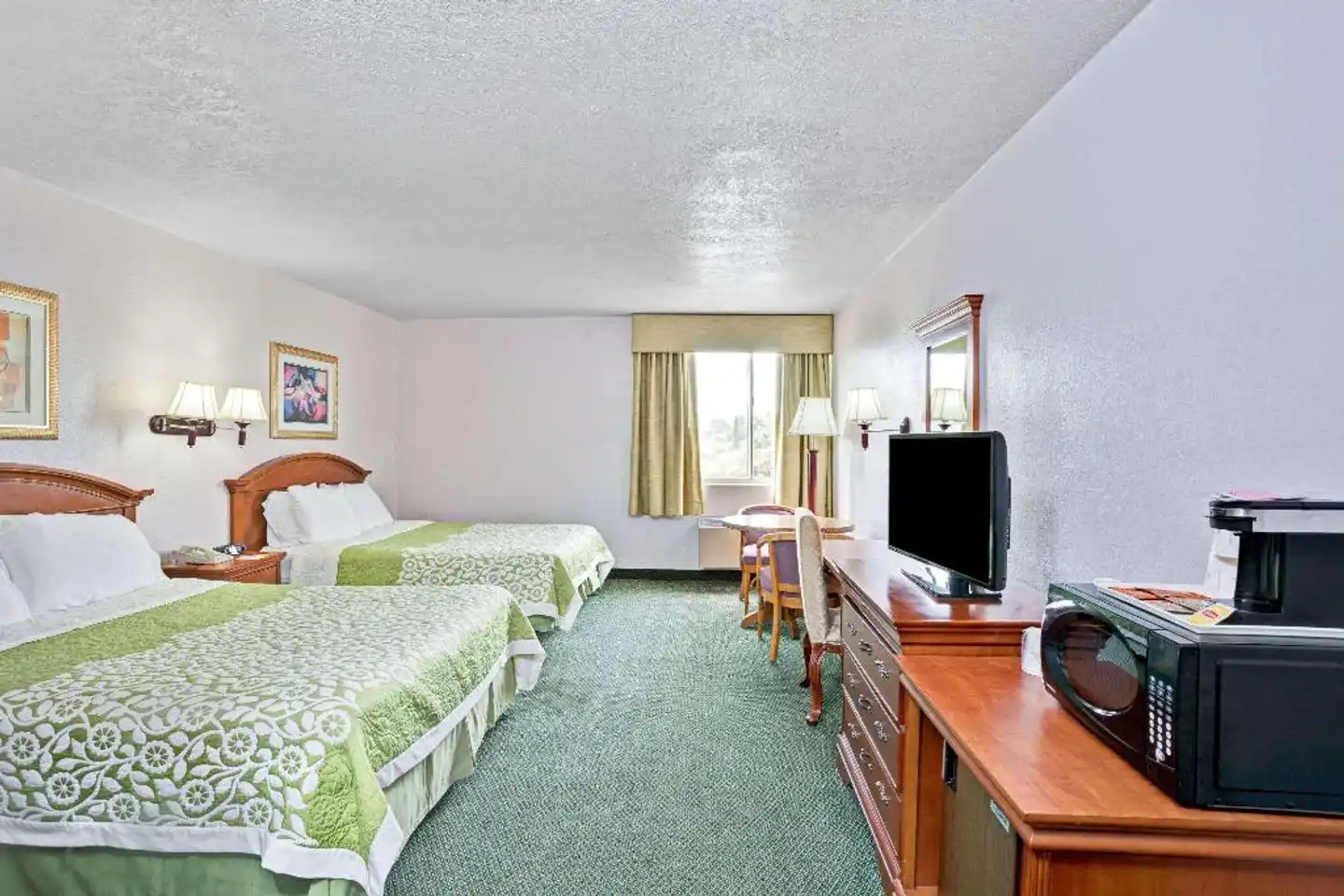 Days Inn & Suites by Wyndham Fullerton Wohnbeispiel