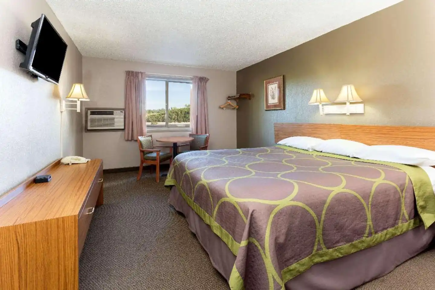 Super 8 by Wyndham Cos/Hwy. 24 E/PAFB Area Wohnbeispiel