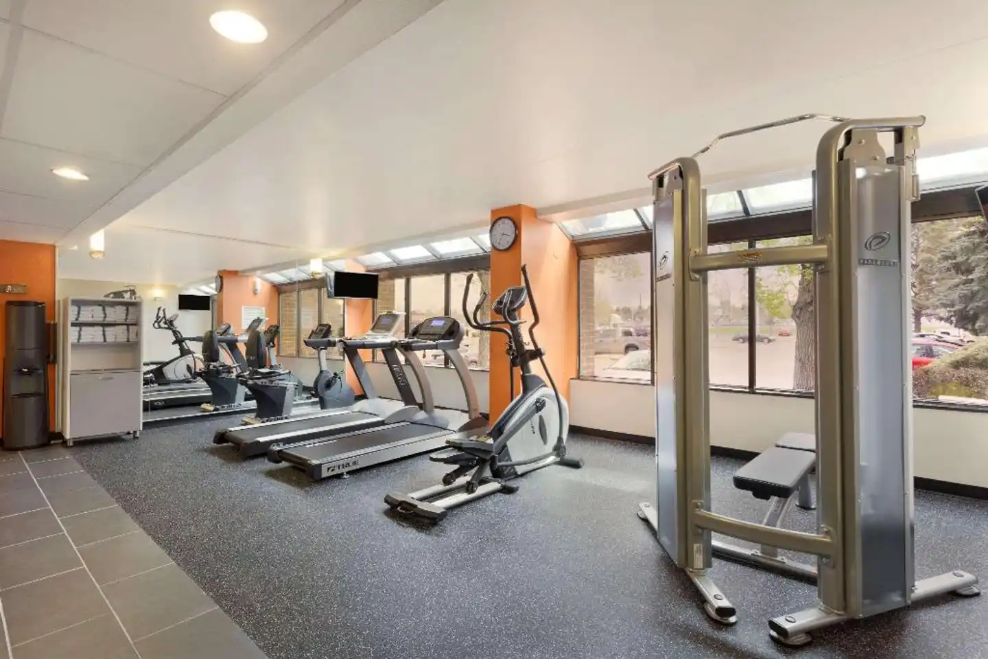 Super 8 by Wyndham Westminster Denver North Sport und Entertainment