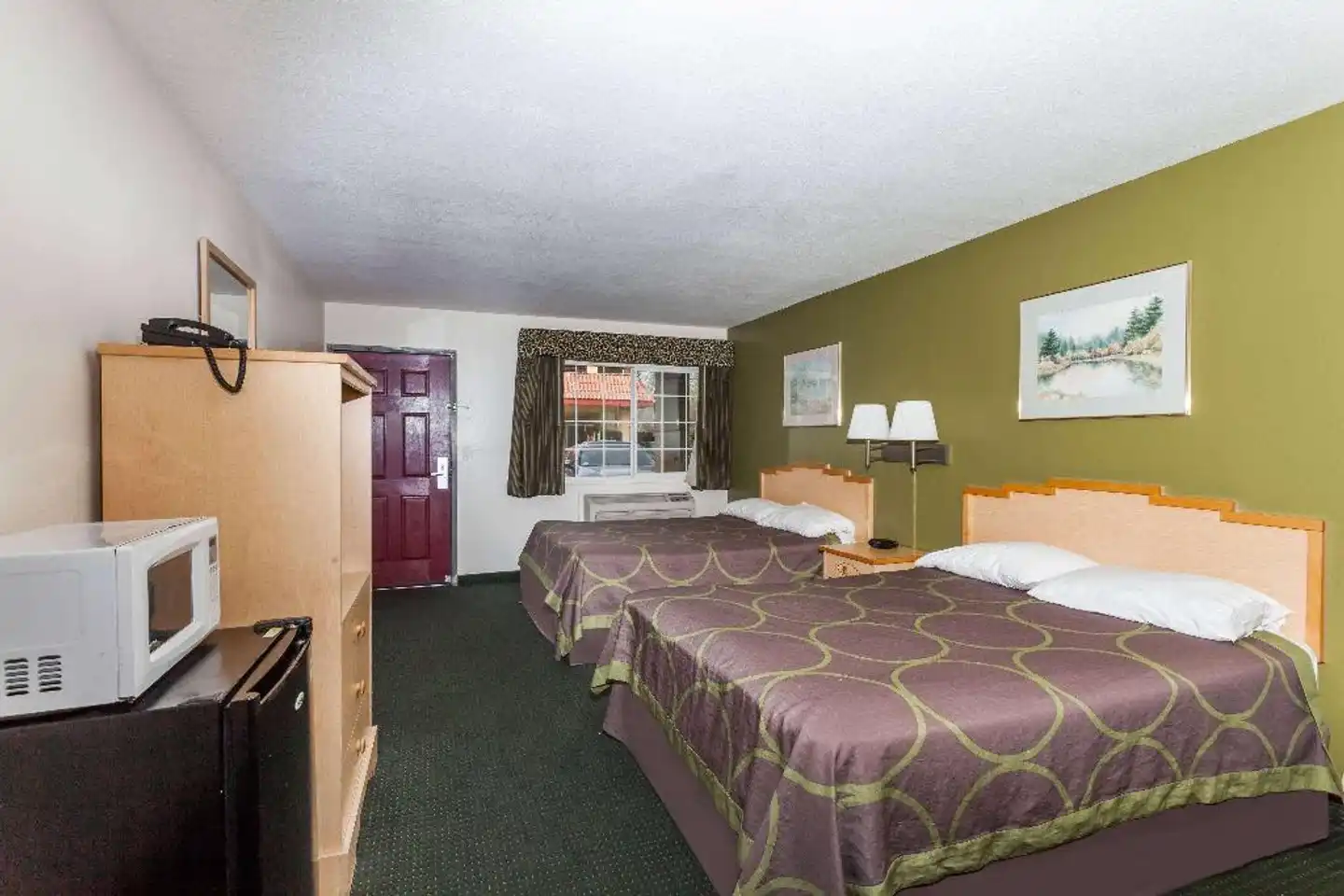 Super 8 by Wyndham Visalia Wohnbeispiel