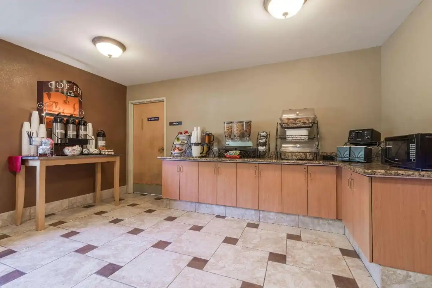 Microtel Inn & Suites by Wyndham West Chester Lobby