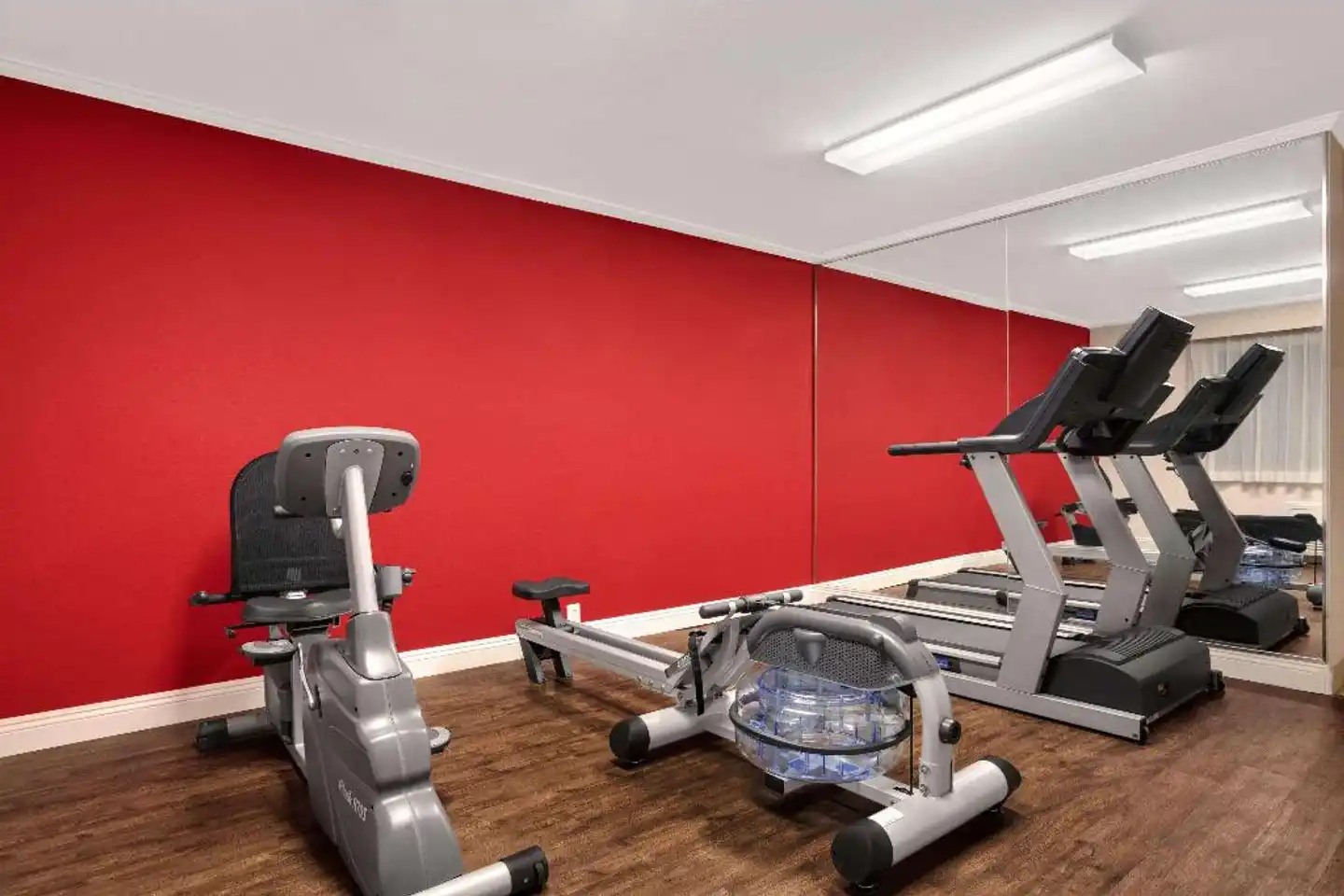 Ramada by Wyndham Torrance Sport und Entertainment