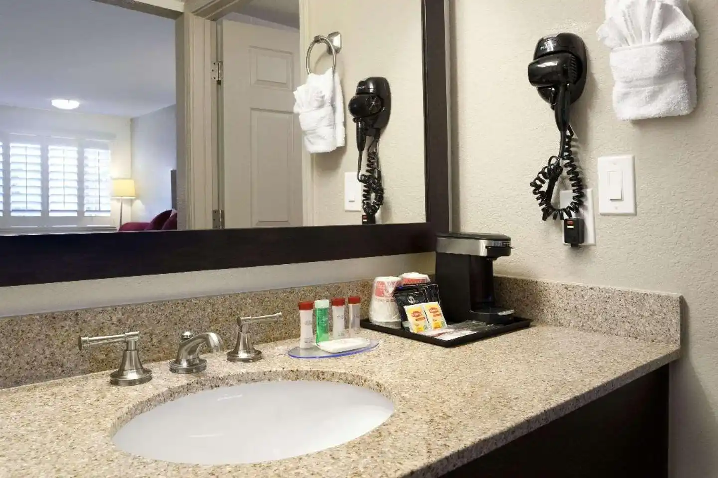 Ramada by Wyndham Tempe/At Arizona Mills Mall Badezimmer