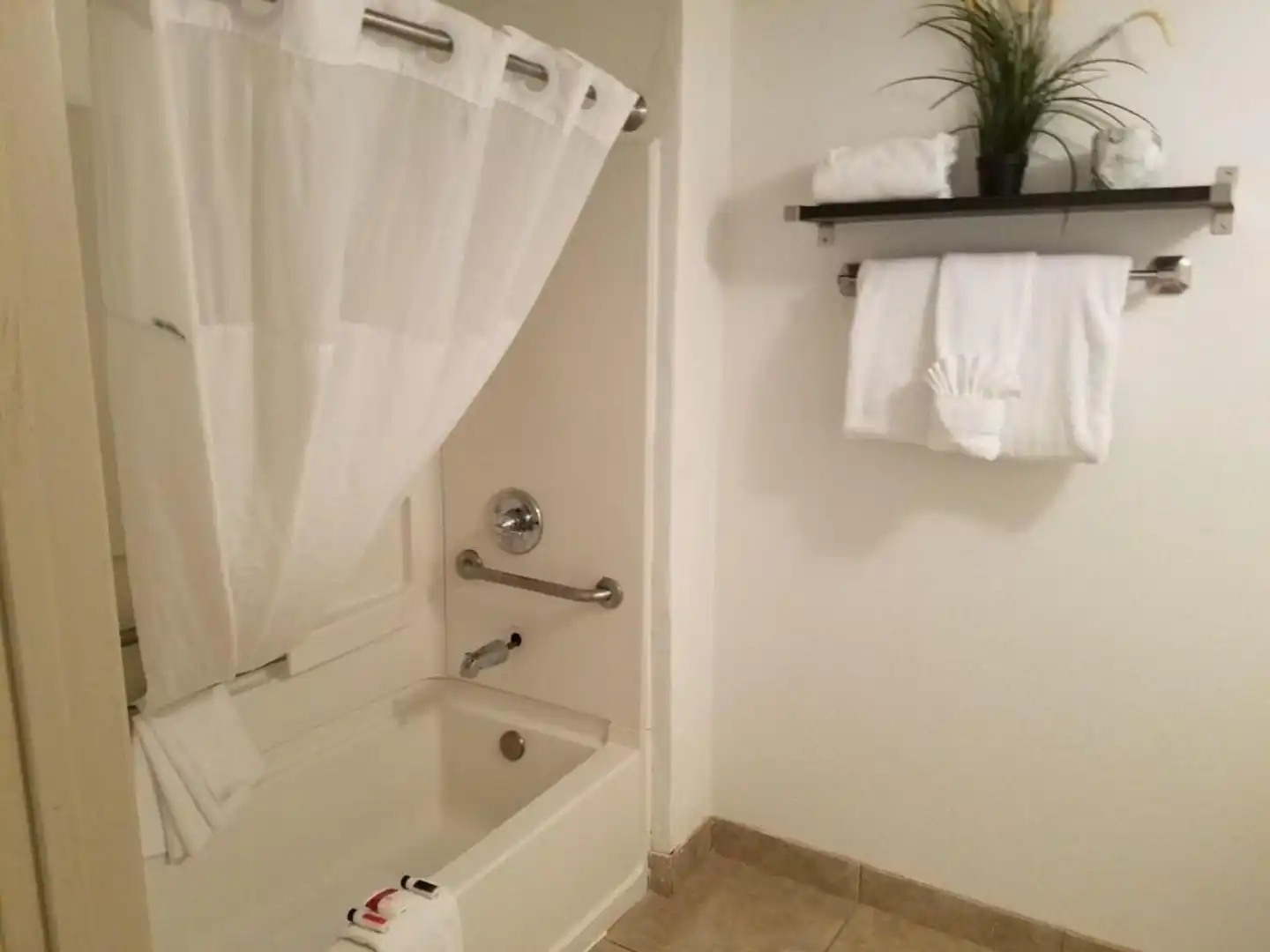 Ramada by Wyndham Tempe/At Arizona Mills Mall Badezimmer