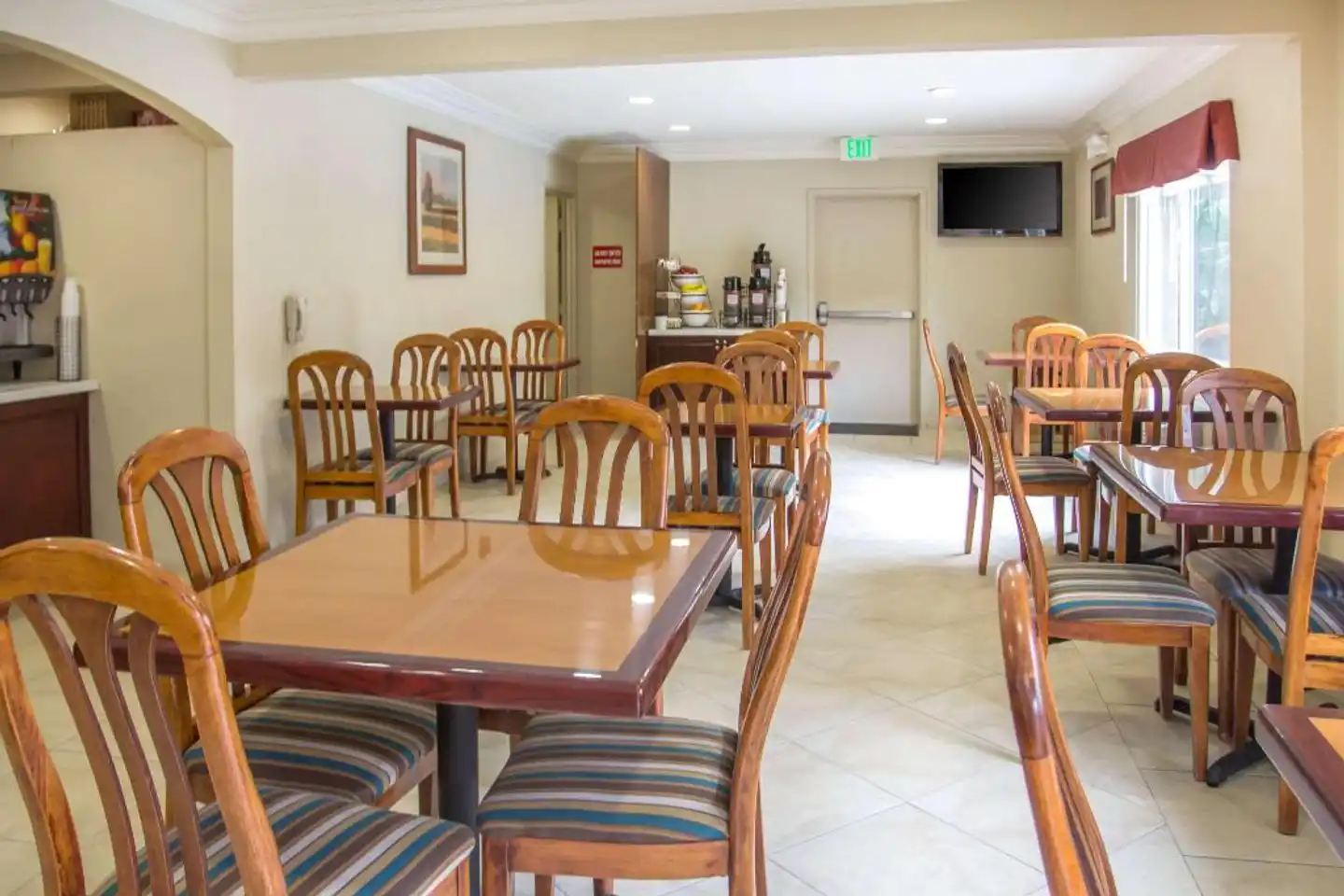 Comfort Inn Cockatoo Near LAX Bar