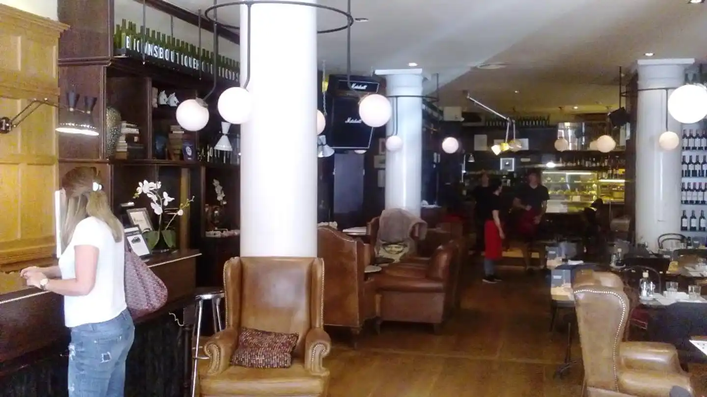 Browns Boutique Hotel & Apartments Lobby