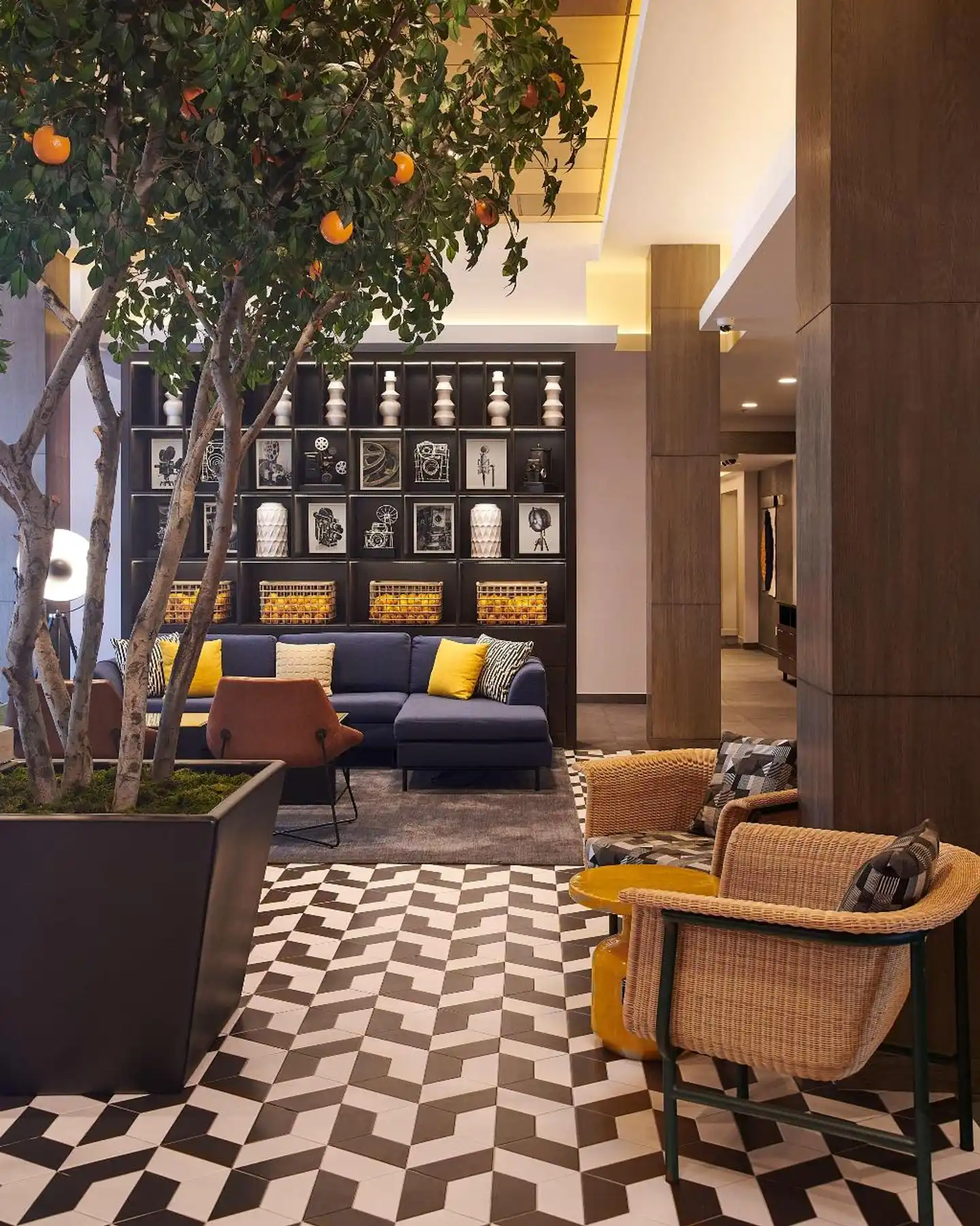 Hampton Inn & Suites Los Angeles/Sherman Oaks Lobby