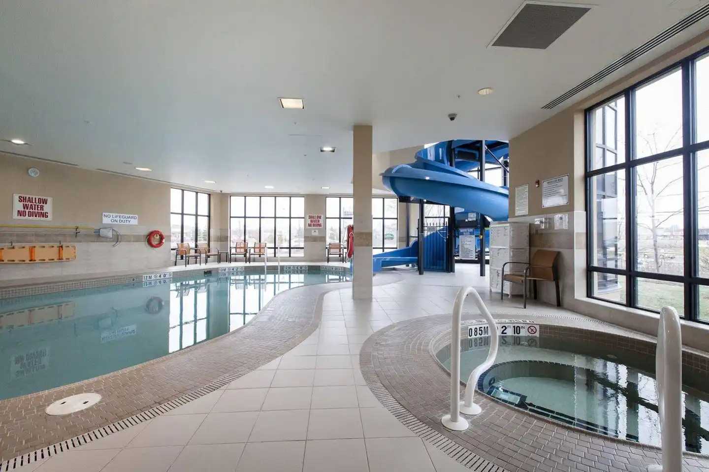 Courtyard by Marriott Kingston Highway 401/Division Street Hallenbad