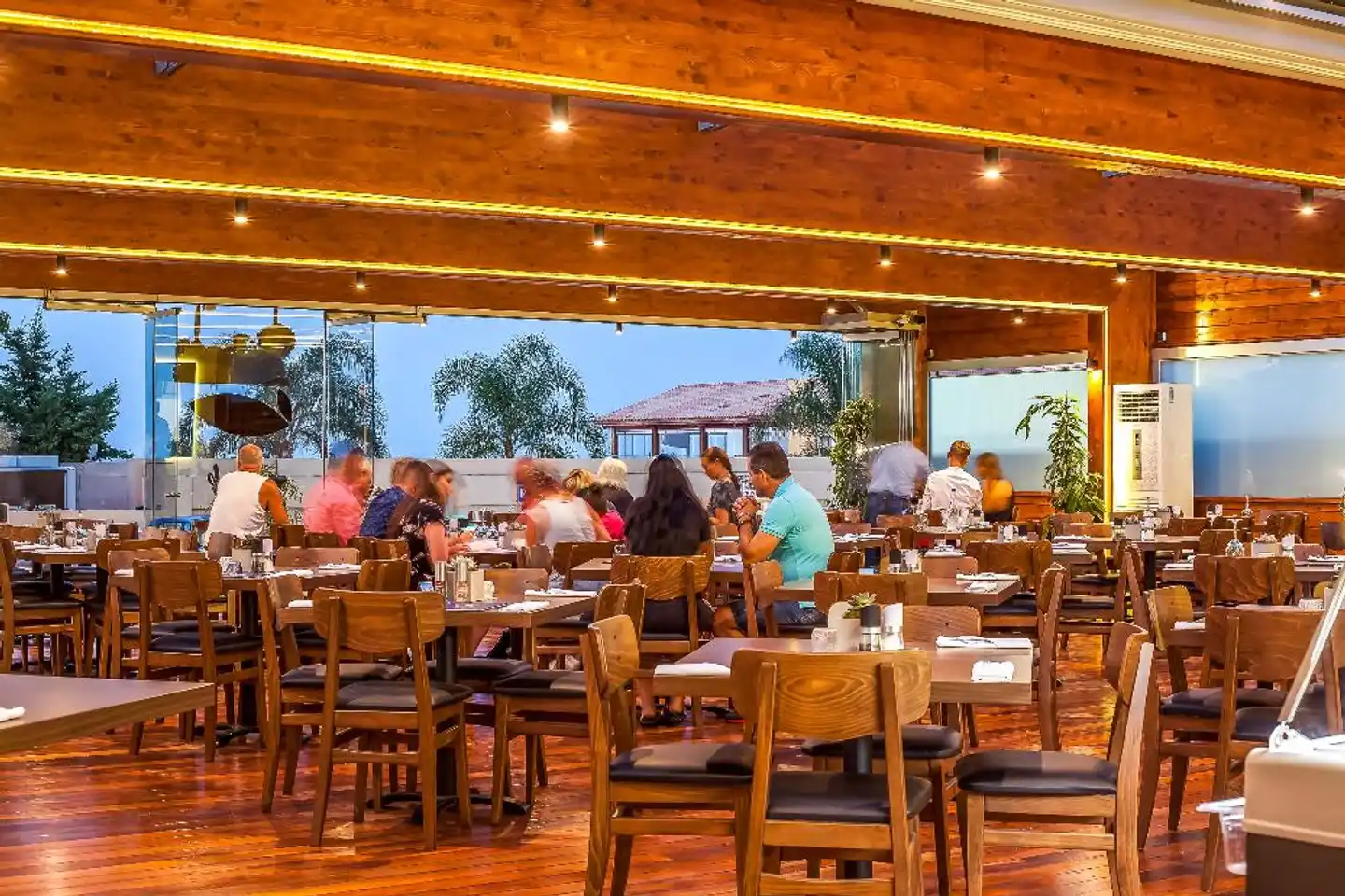 Sunny Days Apartments Hotel Restaurant