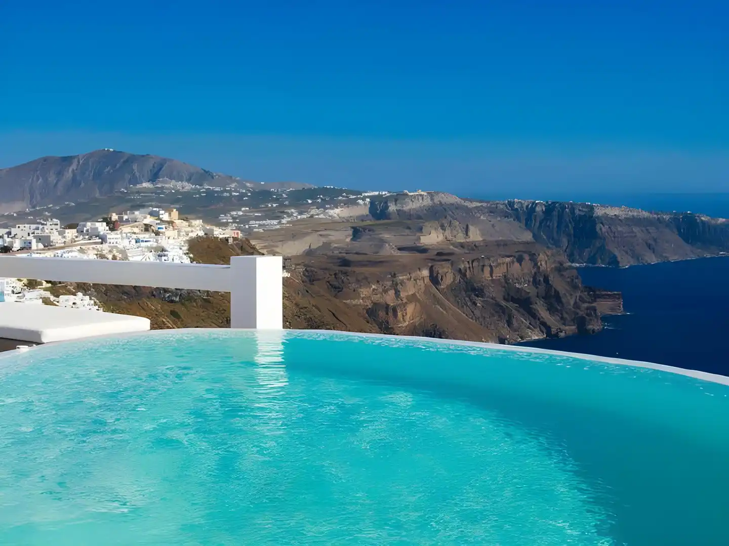 Aqua Luxury Suites Santorini Pool