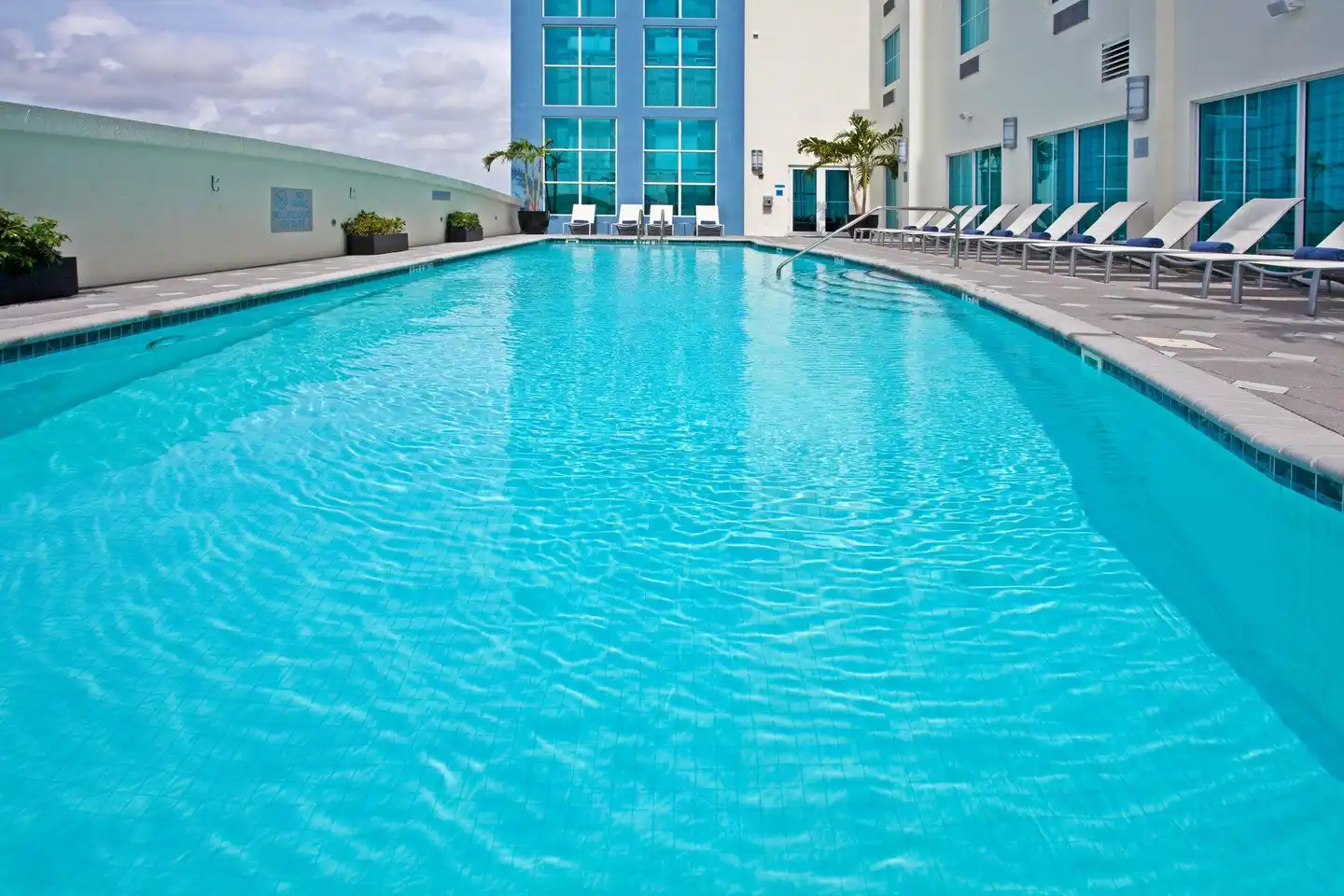 Crowne Plaza Hotel & Resorts Fort Lauderdale Airport/ Cruise Pool