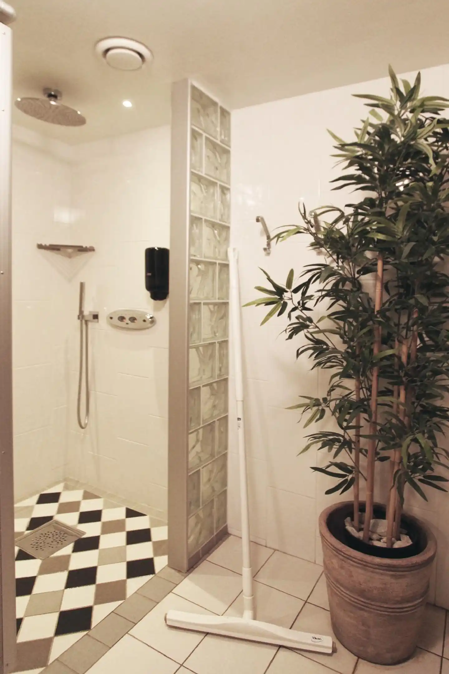 Skanstulls Hostel Badezimmer