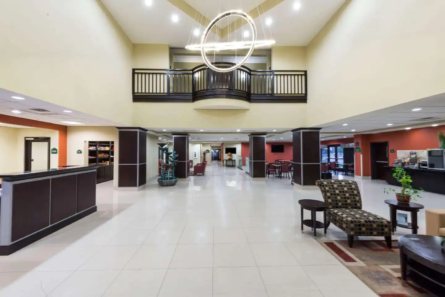 Wingate by Wyndham Lake Charles Casino Area Lobby