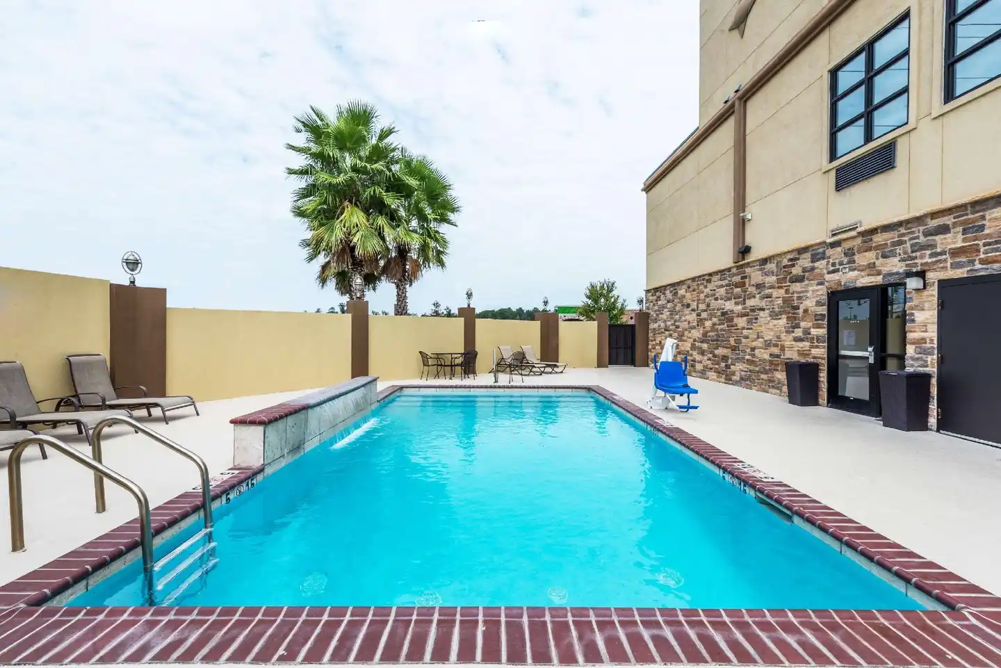Wingate by Wyndham Lake Charles Casino Area Pool