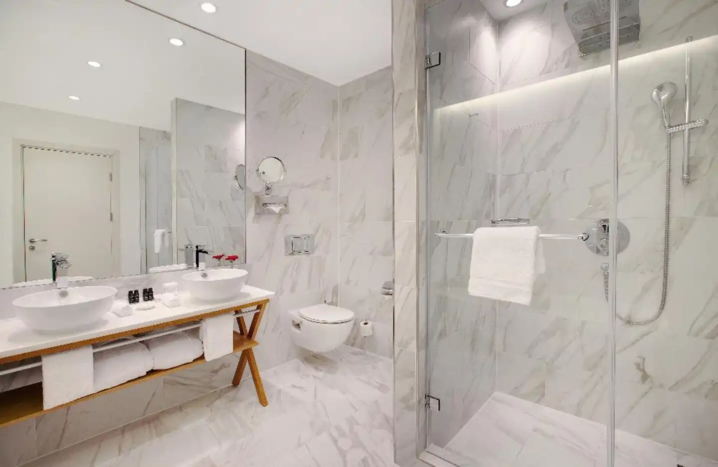 Berlin Potsdamer Platz by Leonardo Hotels Badezimmer
