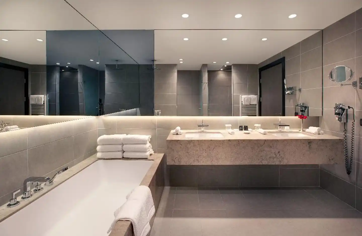 Berlin Potsdamer Platz by Leonardo Hotels Badezimmer