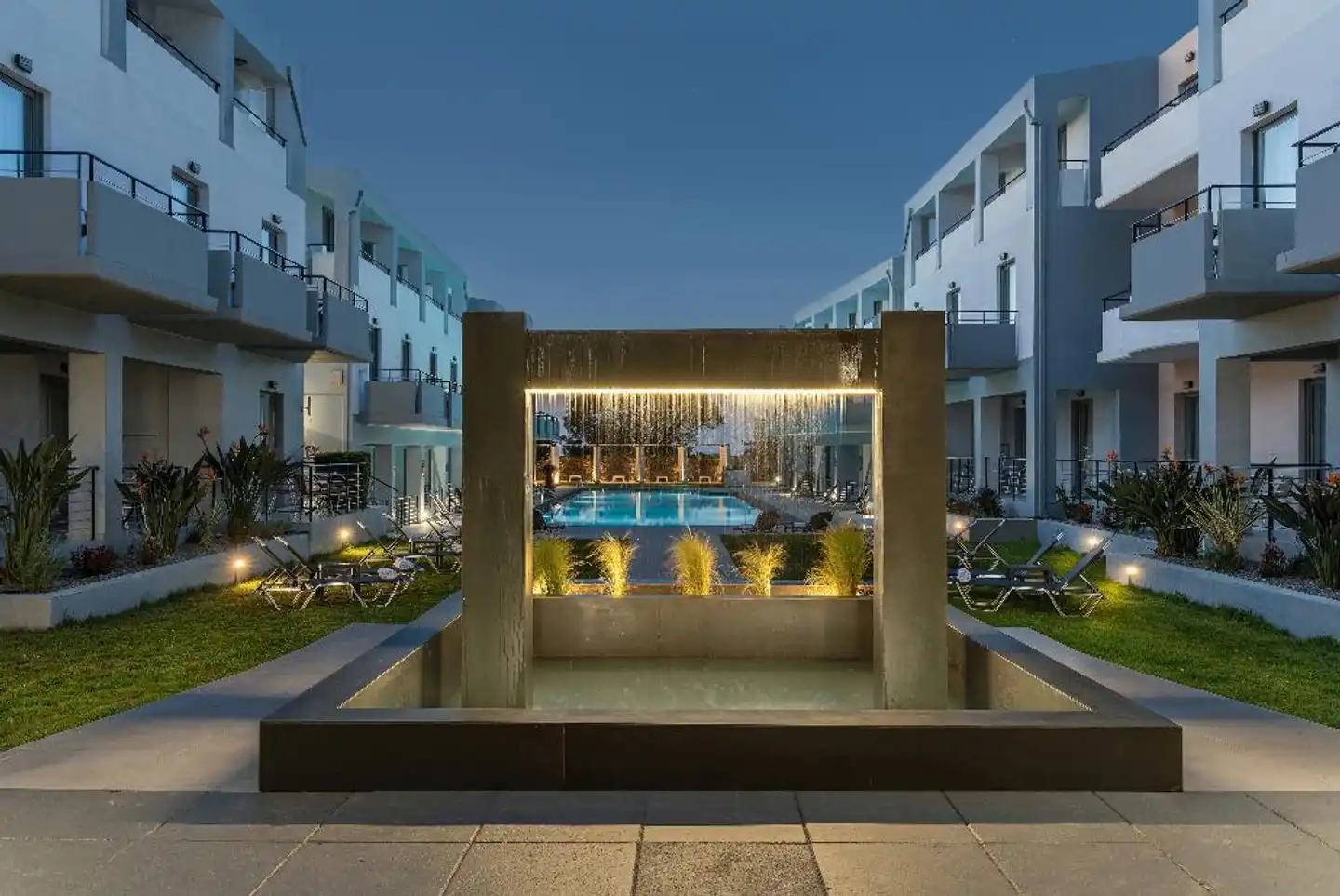 Sunrise Village Hotel Aussenansicht