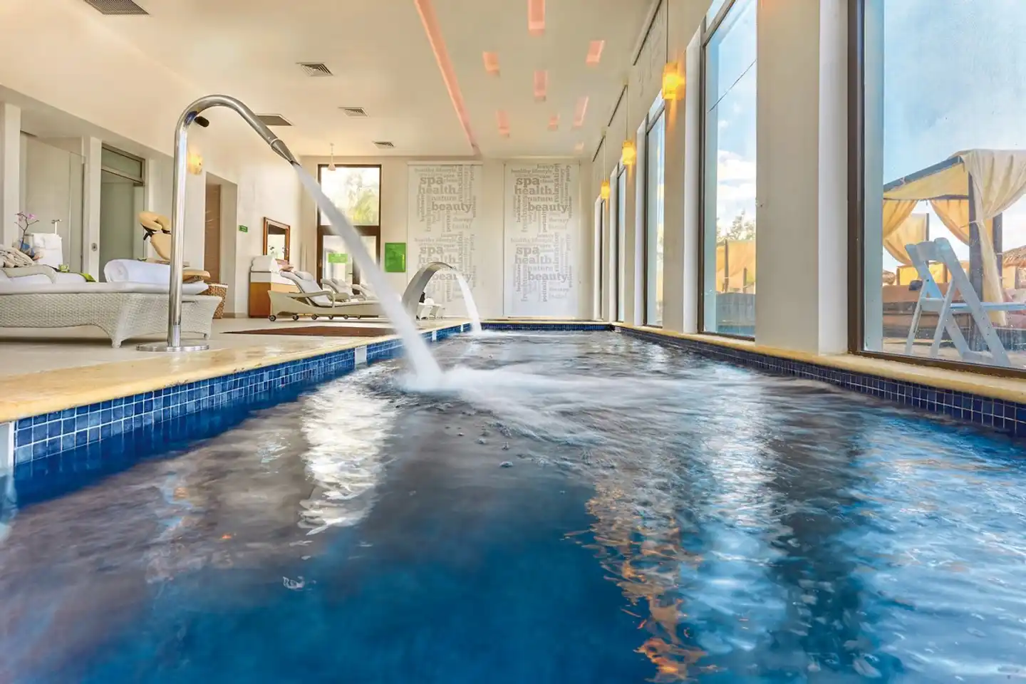 Hideaway at Royalton Blue Waters, An Autograph Collection All-Inclusive Resort Hallenbad