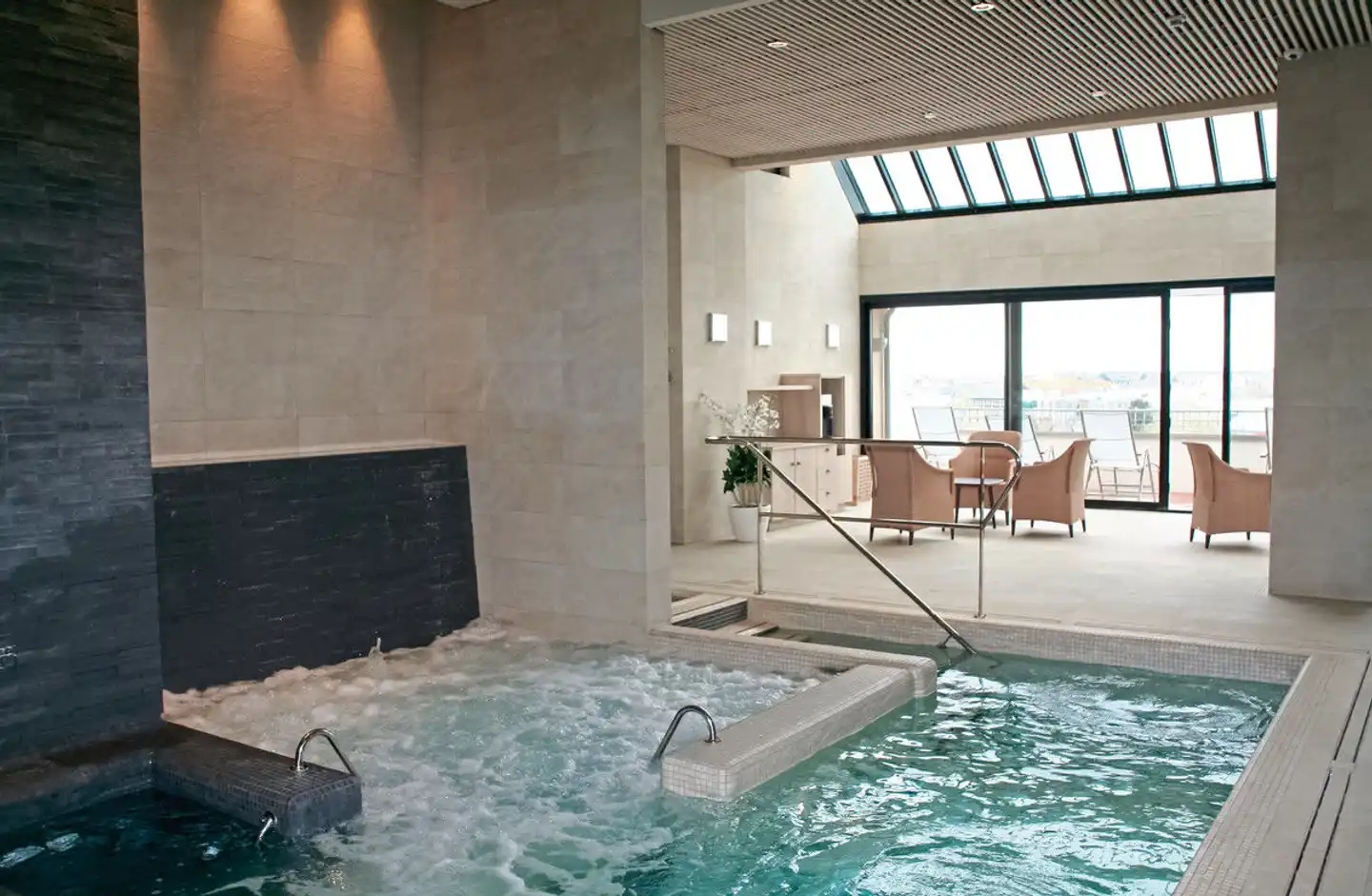 Le Nouveau Monde Hallenbad