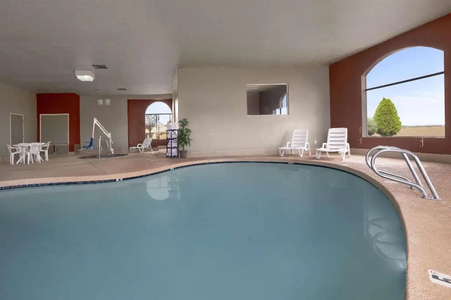 Howard Johnson Holbrook Hallenbad