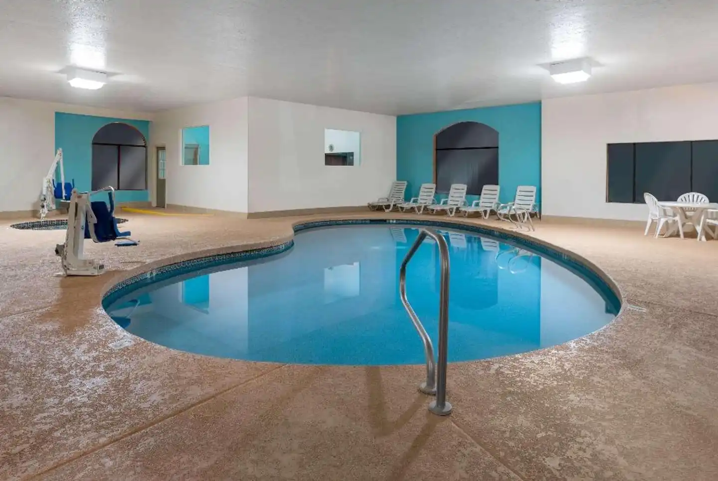 Howard Johnson Holbrook Hallenbad