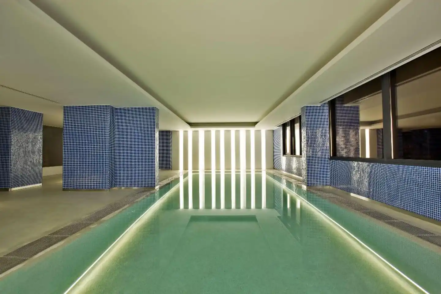 EVOLUTION Lisboa Hotel Hallenbad