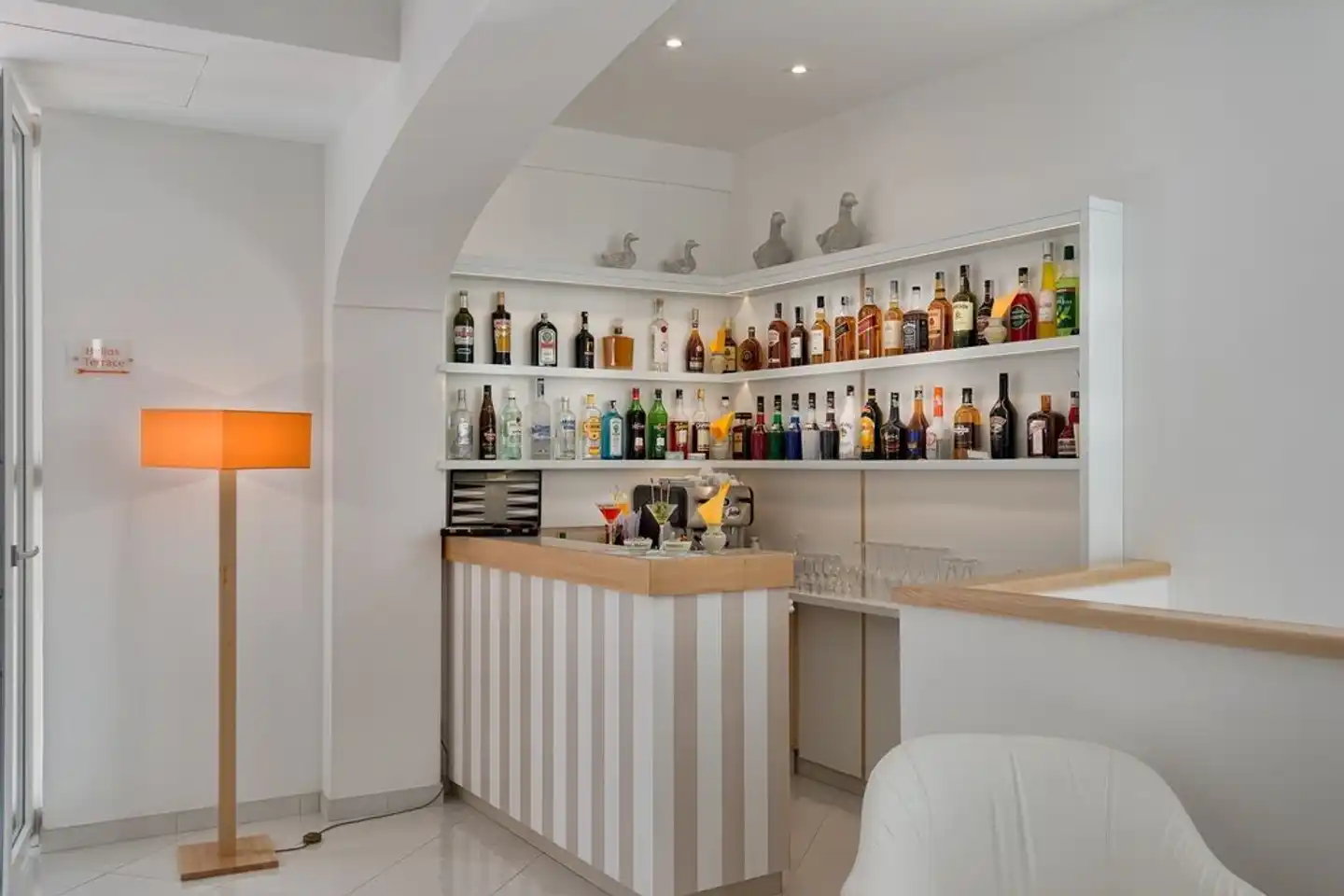Helios Bar