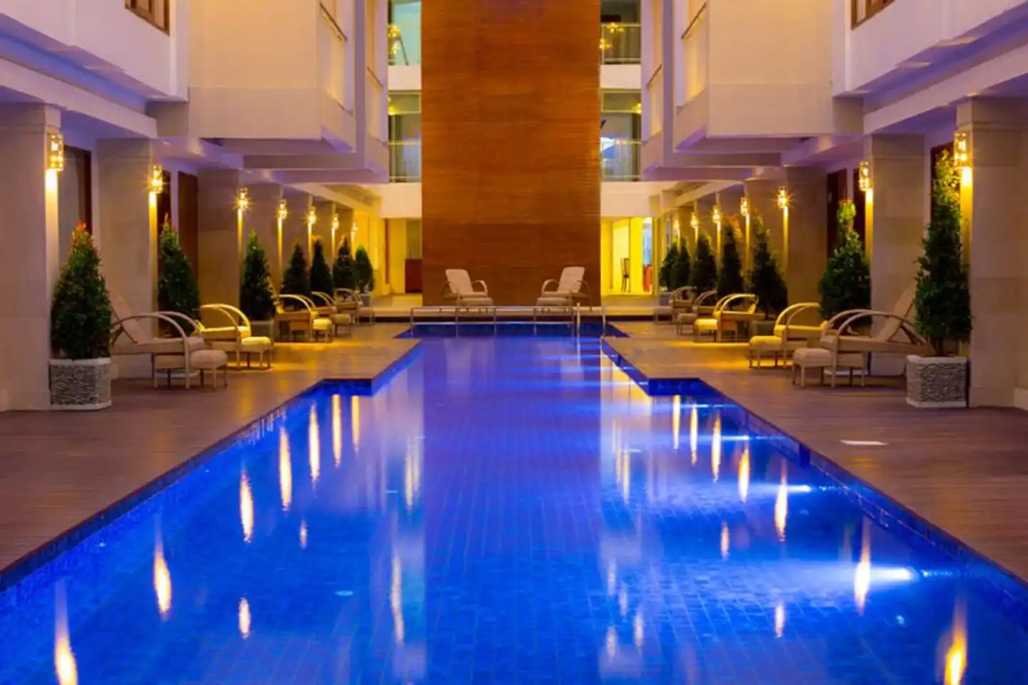 The Sun Hotel And Spa Hallenbad