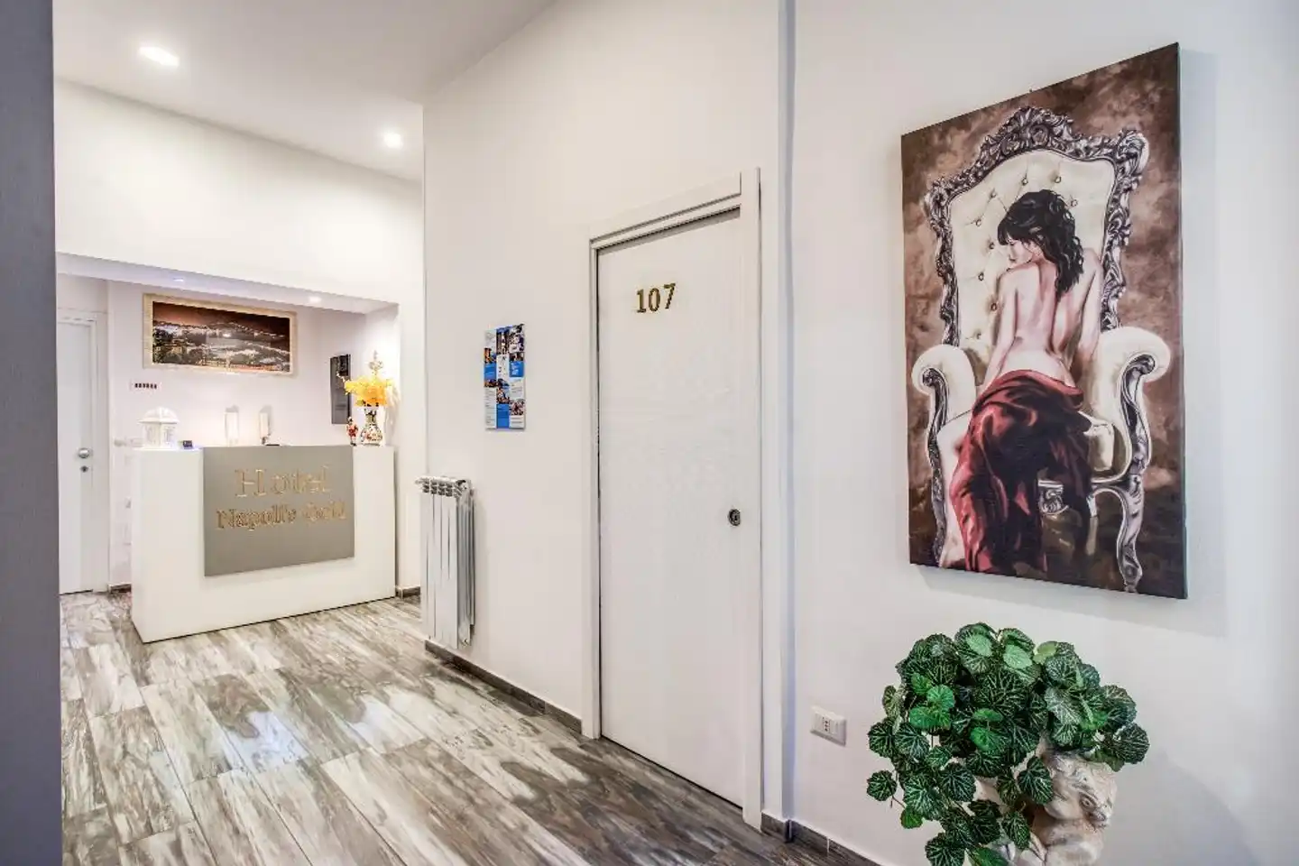 Napoli's Gold Lobby